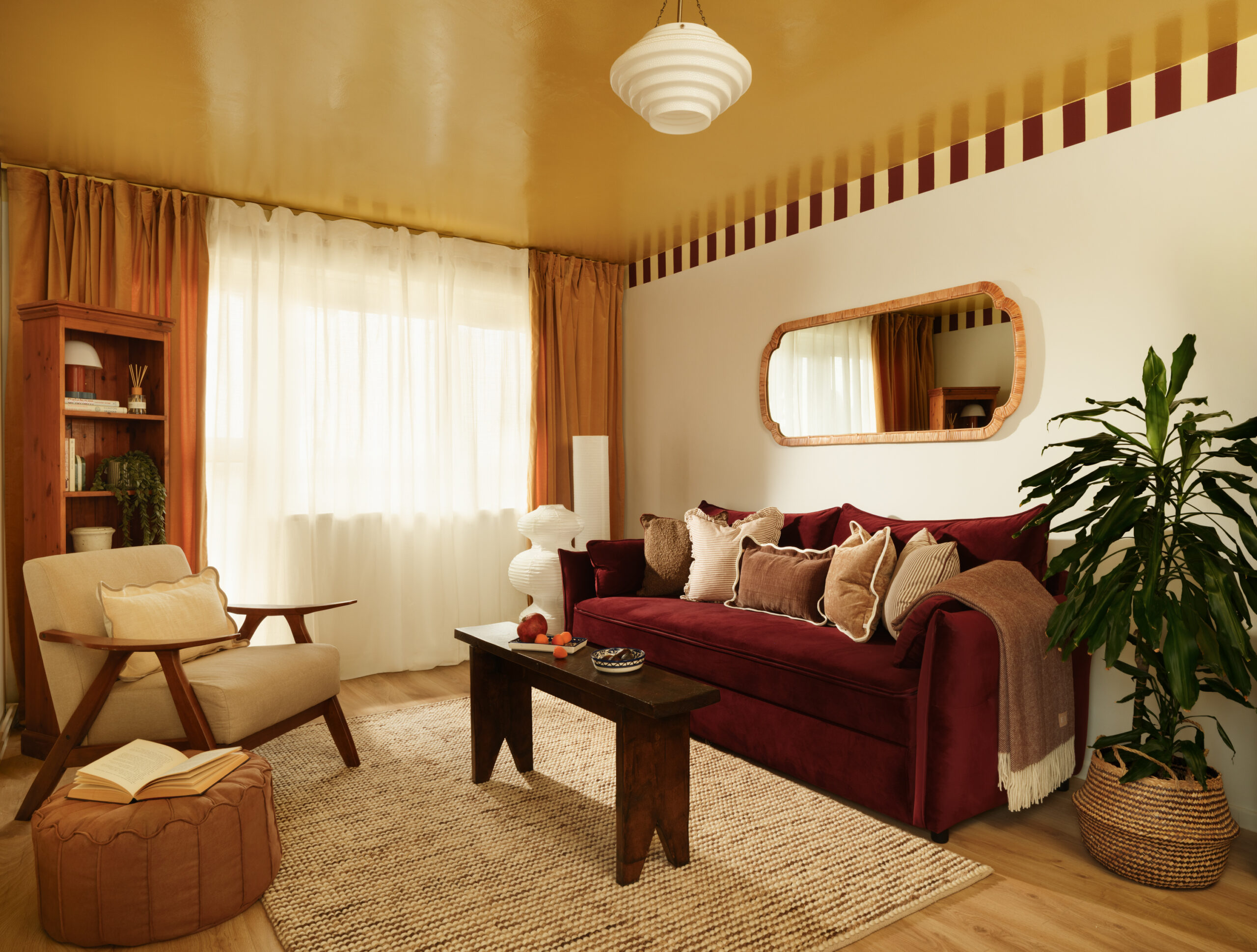 Longford Court living room by Hania Arafat Interiors