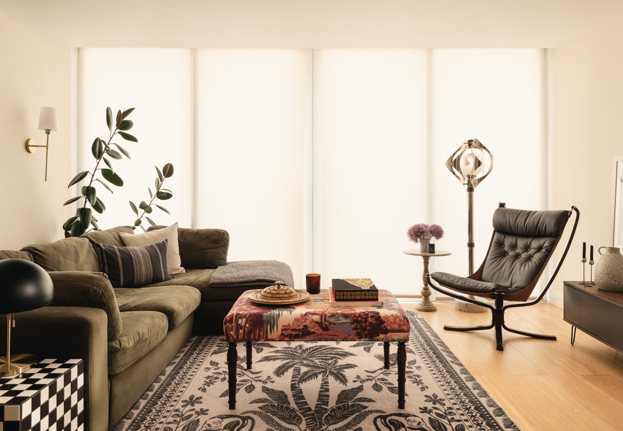 Chiltern Flat living space by Hania Arafat Interiors